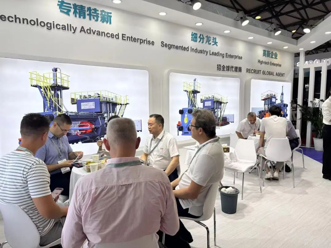 高效、節(jié)能、穩(wěn)定！萬(wàn)格士新型高端擠壓機(jī)上海鋁展備受矚目